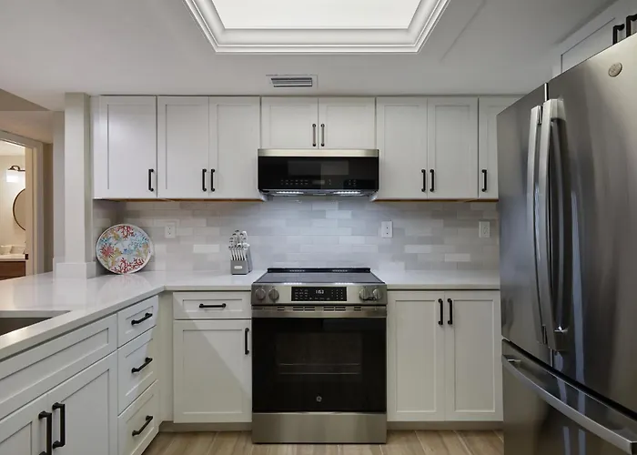Sanibel Inn 511- Premier Two Bedroom Residence, Resort Amenities Included!